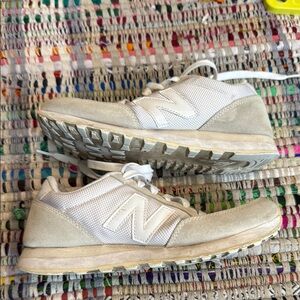 New Balance Women's Sneakers - White and Cream